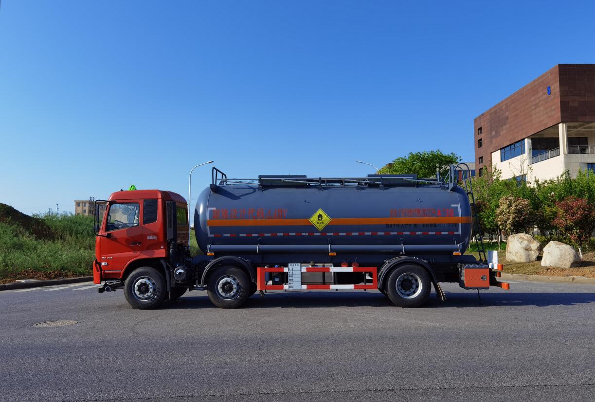 LDW5265GYWD6型環(huán)氧性物品罐式運(yùn)輸車(chē)