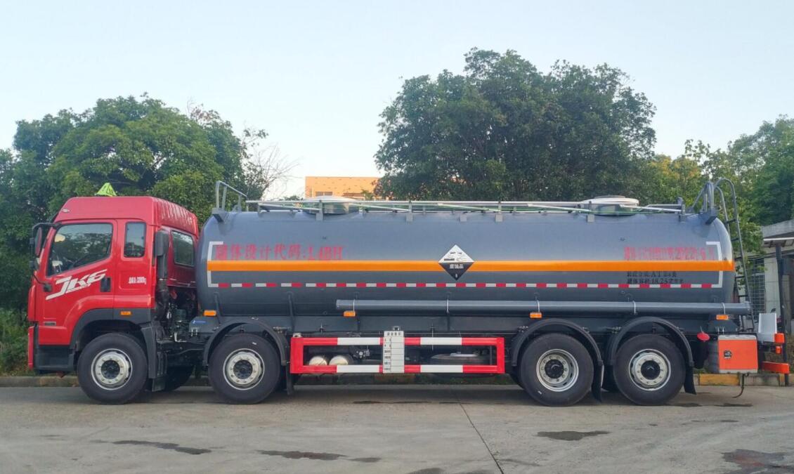 腐蝕性物品罐式運(yùn)輸車(chē)（LDW5329GFWC6）