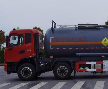 危化品運(yùn)輸車行車的時(shí)候，要注意哪些方面？